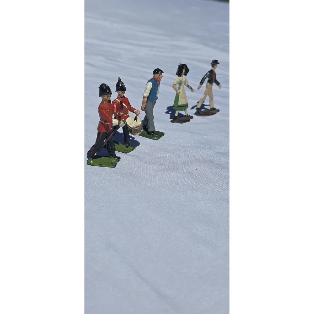 Vintage Painted Lead/Metal Figures Lot 5 British Guards Soldiers Civilians